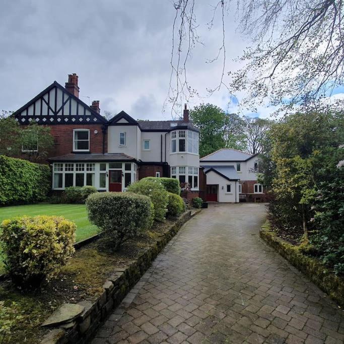 Churstonbnb, Private Flat Within Family Home, Bolton Lostock Exterior foto